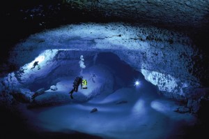 UnderwaterDiver_limestonecave