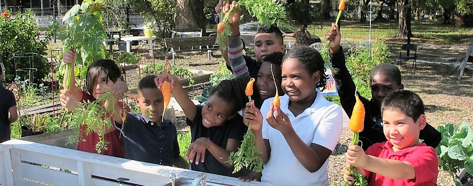 kids washing fresh veggies at Tampa Heights Community Garden